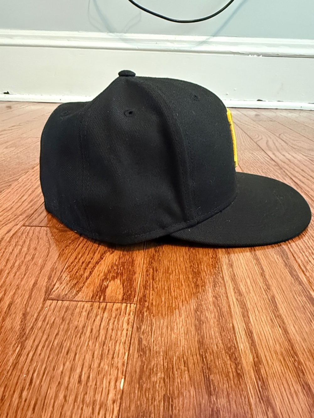 New Era Black Fitted Cap with Yellow 'P' Logo - Picture 2 of 6